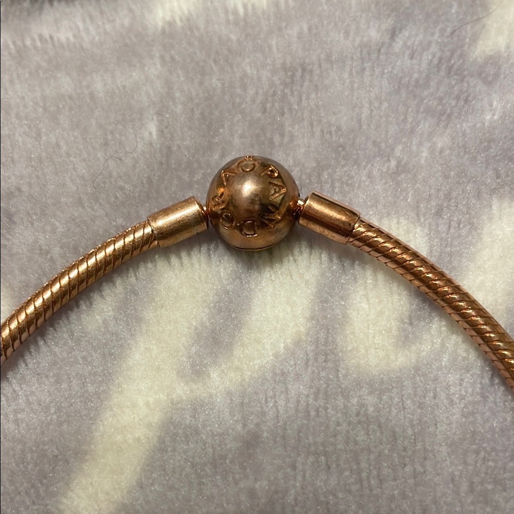 Pandora Rosegold charm bracelet - Picture 3 of 6